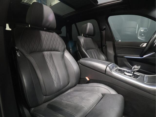 BMW X5 xDrive45e High Executive M Sport [SCHUIFKANTELDAK, TREKHAAK INKLAPBAAR, APPLE CARPLAY, ANDROID, MEMORY SEATS, 360 CAMERA, HEAD-UP, VOL LEDER, STOELVERKOELING, STOELVERWARMING, NIEUWSTAAT]