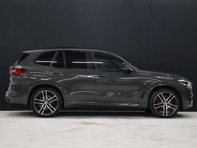 BMW X5 xDrive45e High Executive M Sport [SCHUIFKANTELDAK, TREKHAAK INKLAPBAAR, APPLE CARPLAY, ANDROID, MEMORY SEATS, 360 CAMERA, HEAD-UP, VOL LEDER, STOELVERKOELING, STOELVERWARMING, NIEUWSTAAT]