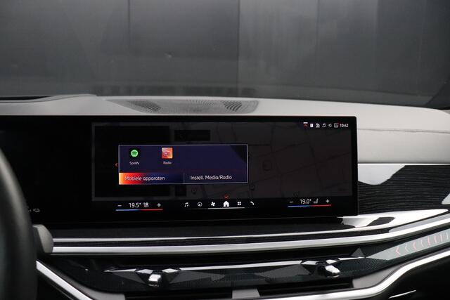 BMW X5 xDrive50e | M SPORT | LEDER | MEMORY | H&K | PANO | STOEL/STUURVERW. | HEAD-UP | SOFT-CLOSE | TREKHAAK | 360° CAMERA | CRUISE | NAVI | FULL OPTIONS |