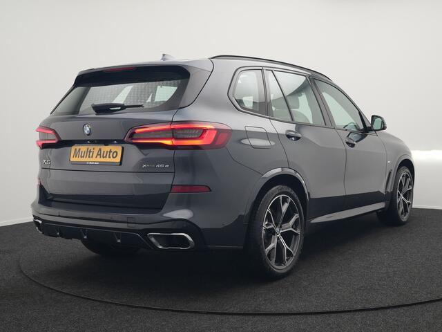 BMW X5 xDrive45e M Sport Plug In Hybrid 395pk Dealer O.H. PHEV | Trekhaak Af Fabriek | Panodak | Soft Close | Luchtvering | 360 Camera | Adaptive Cruise | Harman & Kardon | Lederen Comfortstoelen Memory & Verwarmd | Blis | M Sportstuur Verwarmd |