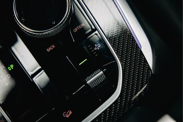 BMW X5 xDrive45e High Executive | Carbon | Pano | Head-Up | Luchtvering | Trekhaak | Stoelverwarming en verkoeling |