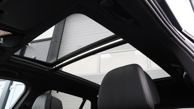 BMW X5 xDrive50e M-Sport Pro | Stoelventilatie | Head-up | Panoramadak | Soft-Close | Harman/Kardon | Trekhaak | Carbon