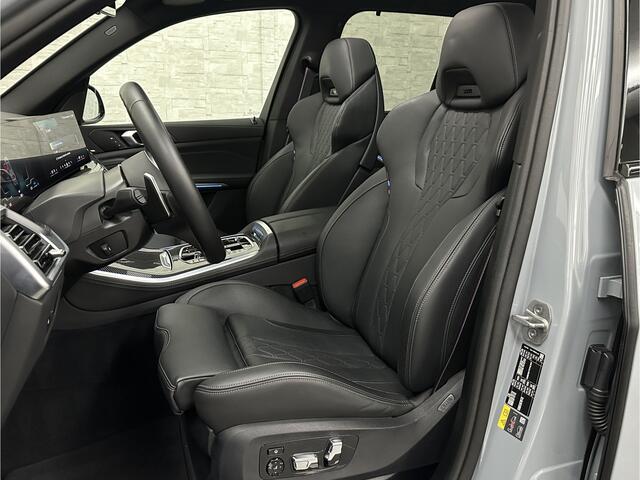 BMW X5 50e M-Performance Seats | *5x Op Voorraad* | Achterasbesturing | Carbon | Pano | M-Pro | 360 Cam. | ACC | Soft-Close | Ventilatie | Leder-Individual | Head-Up | 4-Zone Clima | 22 inch | 2x Memory | Trekhaak | Harman-Kardon | Beker-Clima | Stoelverwarming