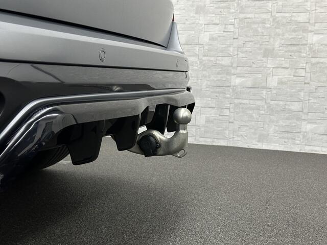 BMW X5 50e Performance *5x Op Voorraad* M-Sport Pro | Frozen Grey | Carbon Pakket | Indiv. Leder | 73400.= ex BTW | 12-2023 | Comfortstoelen met Ventilatie | Isolatieglas | Keyless-Entry | Memory | M-Gordels | Stuurverwarming | Stoelverwarming V+A | Zonwering |