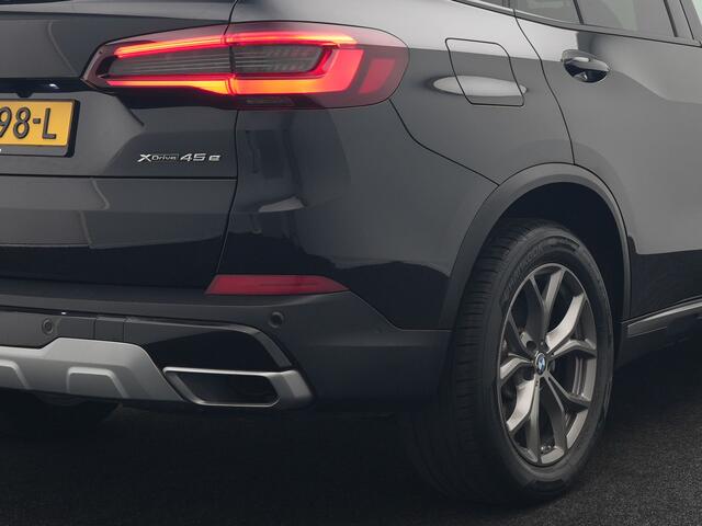 BMW X5 xDrive45e High Executive Plug In Hybrid 395pk Dealer O.H PHEV | Trekhaak Af Fabriek | Luchtvering | Panodak | Head Up | Adaptive Cruise | 360 Camera | Adaptief Onderstel | Lederen Sportstoelen Memory & Verwarmd | Apple Carplay | Sfee
