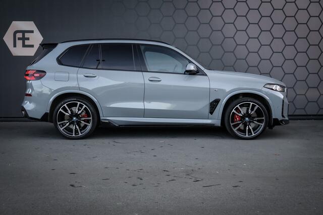 BMW X5 XDrive 50e | SKYLOUNGE | M SPORTSTOELEN | MASSAGE | STOELVERKOELING & VERWARMING | BOWERS & WILKINS | SFEERVERLICHTING | 360 CAMERA | CARPLAY | SPOILERPAKKET |