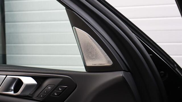 BMW X5 M Competition | M Drivers Package | Massage | Bowers & Wilkins | Sky Lounge | Head-up | Trekhaak