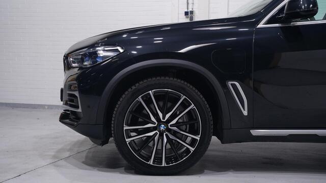 BMW X5 xDrive45e xLine Panodak Comfortstoelen Harman Kardon Camera Hud Apple Carplay Luchtvering Laser light