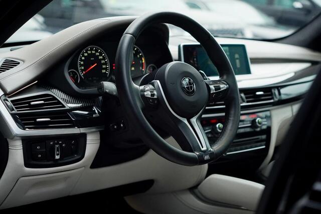 BMW X5 M / Pano / Harman&Kardon / HUD / Alcantara