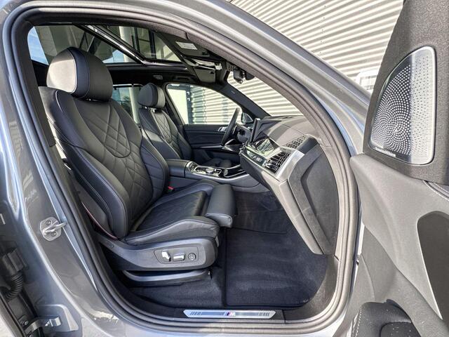 BMW X5 xDrive50e M Sportpakket Pro / Travel Pack / Innovation Pack / Comfort Pack / Integral Active Steering / Soft-Close-Automatic / Trekhaak / BMW Iconic Glow nierengrille / Panoramadak