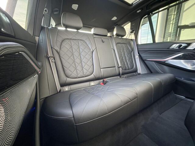 BMW X5 xDrive50e M Sportpakket Pro / Travel Pack / Innovation Pack / Comfort Pack / Integral Active Steering / Soft-Close-Automatic / Trekhaak / BMW Iconic Glow nierengrille / Panoramadak