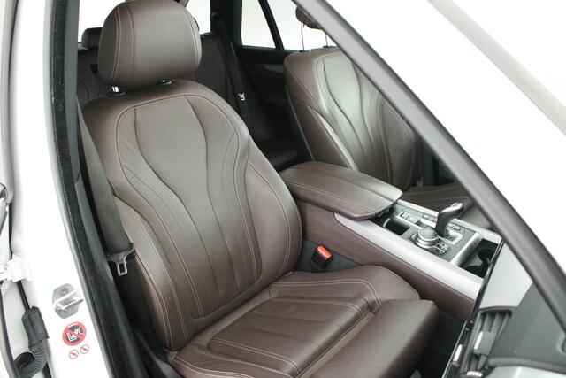 BMW X5 xDrive30d 259pk High Executive M-Sport Panoramadak Trekhaak Leder Memory Camera Keyless Navigatie