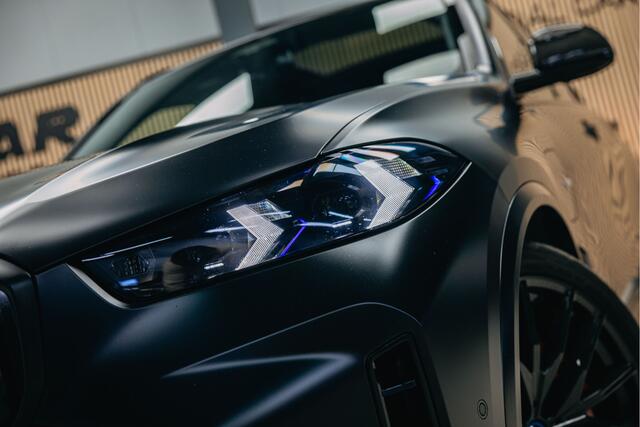 BMW X5 xDrive50e | M uitgevoerd | Trekhaak | Head-Up | Luchtvering | Matte Wrap |