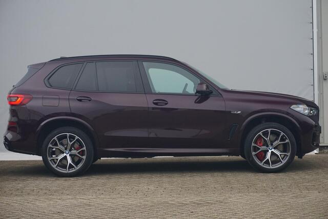BMW X5 xDrive45e High Executive M Sportpakket 22'' / Panoramadak / Laserlight / Comfortstoelen / Trekhaak / Driving Assistant Professional