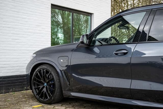 BMW X5 xDrive45e M-Sport 4-Wielsturing Individual B&W