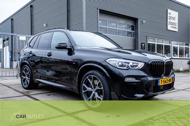 BMW X5 45e High Executive X-Drive45e High Ex Warmte Comf pakket M uitv. Swarovsky/HUD/Bowers&Wilkins/Pano/Massagefuncties/Comfort acces/Soft Close/ Sky Lounge/Stoelverwarming en ventilatie/Stuur\verwarm./Trekhaak/Clima Bekerh/Carbon performance ETC! Zeer goed on