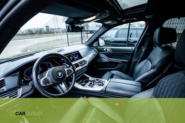 BMW X5 45e High Executive X-Drive45e High Ex Warmte Comf pakket M uitv. Swarovsky/HUD/Bowers&Wilkins/Pano/Massagefuncties/Comfort acces/Soft Close/ Sky Lounge/Stoelverwarming en ventilatie/Stuur\verwarm./Trekhaak/Clima Bekerh/Carbon performance ETC! Zeer goed on