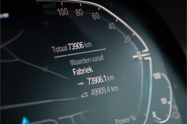 BMW X5 xDrive45e M-Sport | ACC | Comfortstoelen | Head Up | Lane + Side Assist | Pano | Harman Kardon | Camera | 20" | Memory | Dealer Onderhoud | BTW | Luchtvering | Alarm | Stoel Verwarming | Apple & Android Carplay | Ambiance | Led | Dab+ | Keyless Entry.