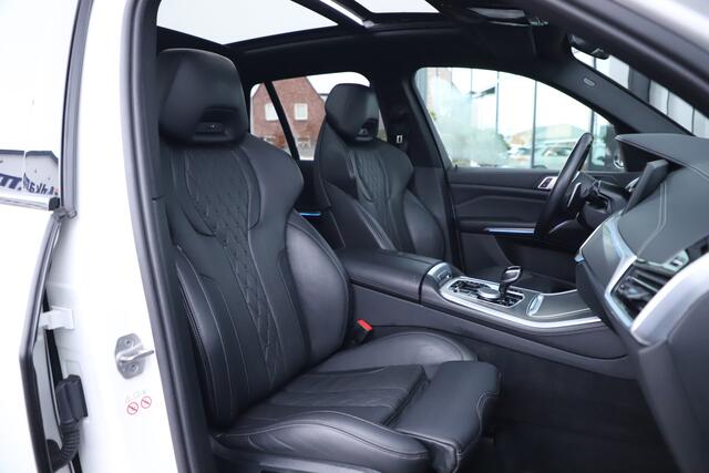 BMW X5 xDrive45e M | 394PK | Luchtvering | Head-up | Massage | M-Stoelen | Sfeerverlichting | Keyless-go | Stoelkoeling | Trekhaak | 2021.