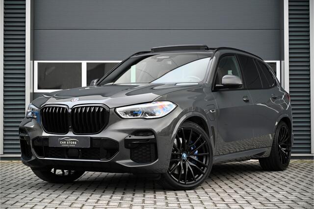 BMW X5 xDrive45e M-SPORT / SKYLOUNGE PANO / INDIVIDUAL / HUD / SOFTCLOSE / LASER / 4WIELSTURING / TREKHAAK / DRAVIT / BTW