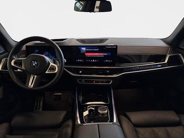 BMW X5 M60i xDrive M Sport 530 PK V8 ACC HEAD-UP PANORAMADAK STOELKOELING MASSAGE LUCHTVERING TREKHAAK