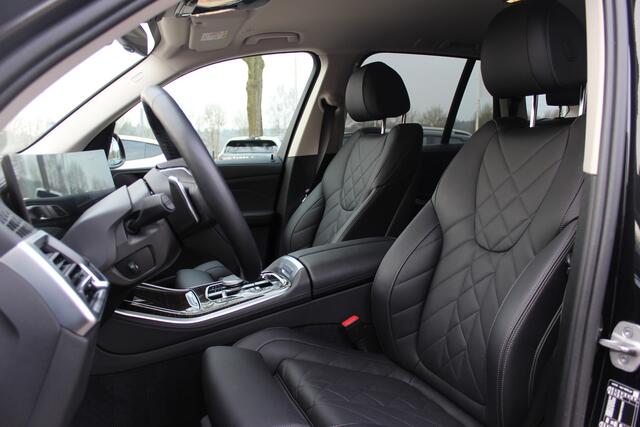 BMW X5 xDrive50e / Trekhaak / Panoramadak / Camera / Leder / Luchtvering / Keyless / DAB / Stoelverwarming 4x / ACC