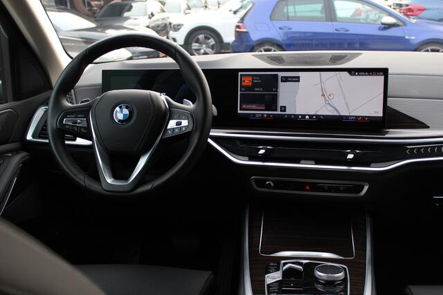 BMW X5 xDrive50e / Trekhaak / Panoramadak / Camera / Leder / Luchtvering / Keyless / DAB / Stoelverwarming 4x / ACC