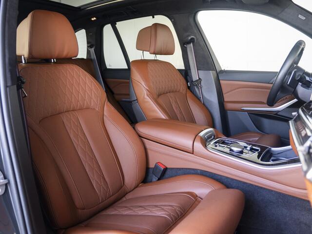 BMW X5 xDrive50e | M Sportpakket Pro | Innovation Pack | Alcantara Hemel | Panoramadak | Harman Kardon | Comfort Access | Soft-Close | Stoelventilatie | Massagefunctie | Trekhaak