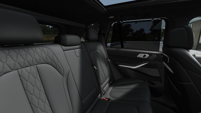 BMW X5 xDrive50e High Executive M Sport Automaat / Panoramadak / Trekhaak / Comfortstoelen / Parking Assistant Professional / Massagefunctie / Adaptieve LED / Soft-Close