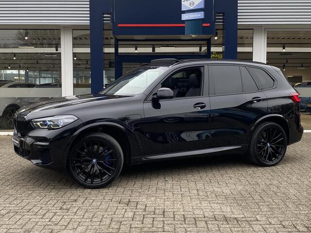 BMW X5 xDrive45e High Executive / Automaat / NL-Auto / 1e-Eigenaar / Dealer-Onderhouden / M-Pakket / Shadow-Line / Vol-Leder / Head-Up Display / Laser-LED lichten / Luchtvering / Open-Panodak / Adaptieve Cruise-Control met Stop&Go en Stuurhulp / Stuurverwarming