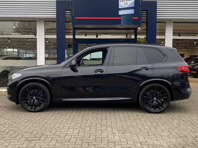 BMW X5 xDrive45e High Executive / Automaat / NL-Auto / 1e-Eigenaar / Dealer-Onderhouden / M-Pakket / Shadow-Line / Vol-Leder / Head-Up Display / Laser-LED lichten / Luchtvering / Open-Panodak / Adaptieve Cruise-Control met Stop&Go en Stuurhulp / Stuurverwarming