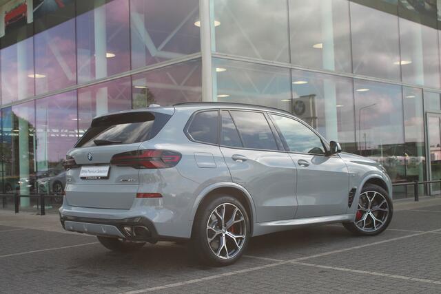 BMW X5 xDrive50e High Executive M Sport Automaat / Panoramadak Sky Lounge / Trekhaak / Soft-Close / Parking Assistant Professional / Adaptieve LED / Active Steering