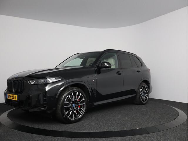 BMW X5 xDrive50e | M-Sport Pro | Trekhaak | Panoramadak | Individual bekleding |