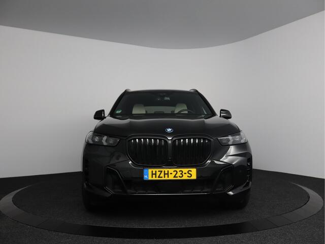 BMW X5 xDrive50e | M-Sport Pro | Trekhaak | Panoramadak | Individual bekleding |