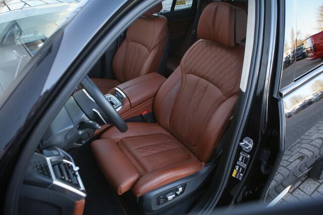 BMW X5 xDrive50e | BTW | Skylounge | B&W Audio | Pano | Trekhaak |