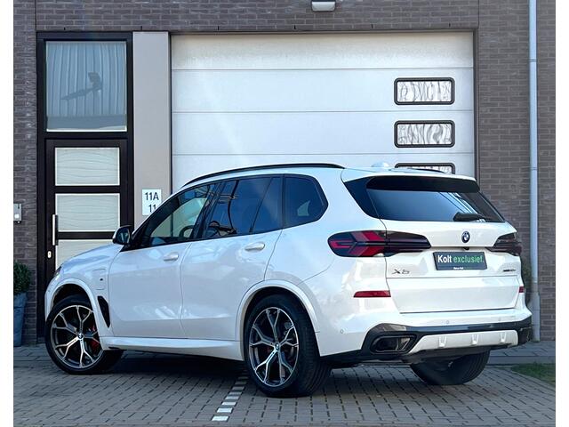 BMW X5 xDrive50e High Executive M Sport / BMW Nieren Iconic Glow / Head-UP / Panodak / Luchtvering / Soft Close / Harman-Kardon / 360 Camera / Trekhaak / Park Assist Prof / Individual Leder Merino / Zwarte Hemel / 1e Eigenaar!