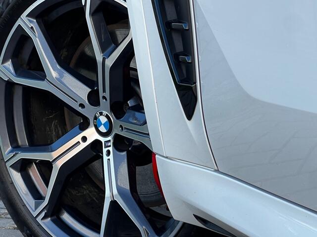 BMW X5 xDrive50e High Executive M Sport / BMW Nieren Iconic Glow / Head-UP / Panodak / Luchtvering / Soft Close / Harman-Kardon / 360 Camera / Trekhaak / Park Assist Prof / Individual Leder Merino / Zwarte Hemel / 1e Eigenaar!