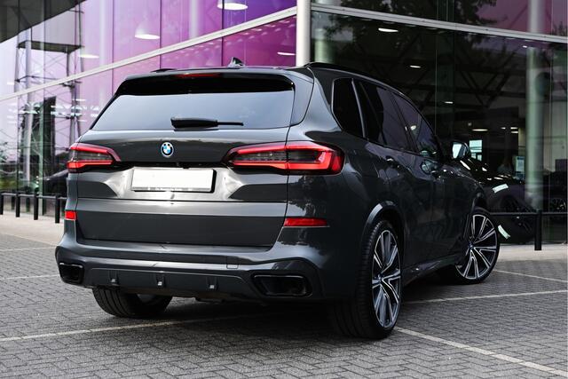 BMW X5 xDrive45e High Executive M Sport Automaat / Panoramadak / Trekhaak / Sportstoelen / Laserlight / Achteruitrijcamera / Soft-Close / Head-Up / Adaptief onderstel