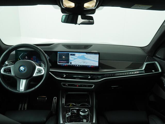 BMW X5 xDrive50e | M Sportpakket | Panoramadak | Head-Up | Harman Kardon | Stoelventilatie | Stoelverwarming V+A | Carbon interieur | 22'' | Comfortzetels |