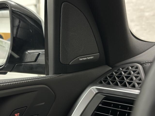 BMW X5 50e M-Sport Pro | M-Performance Stoelen | Achterasbesturing | Carbon | ACC | Panorama | 360 Camera | Soft-Close | Head-Up | M-Gordels | Trekhaak | Harman-Kardon | 22 inch | Individual Leder | Stoelventilatie | Stoelverwarming V+A | Keyless-Entry | Memory 