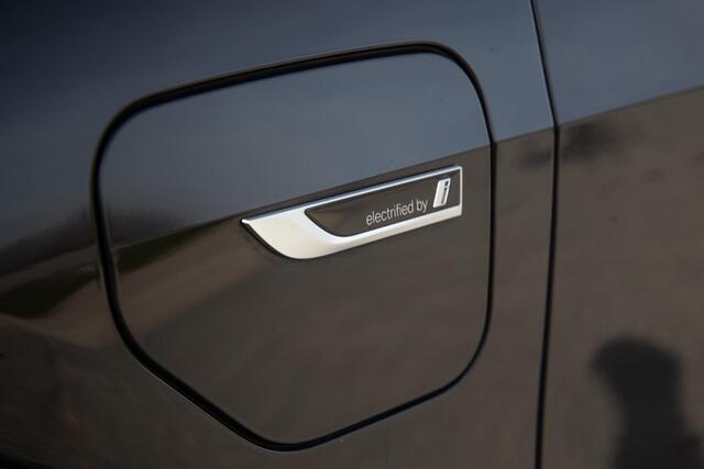 BMW X5 xDrive45e CARPLAY / CAMERA / DEALER ONDERHOUDEN / LEER / STOELVERWARMING / BLACK ON BLACK