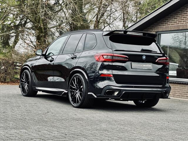 BMW X5 xDrive45e | M-Sport | Dark Label | Beige leer | Massagestoelen | Active steering | Pano | Stoelvent. | Laser | Trekhaak | Incl btw