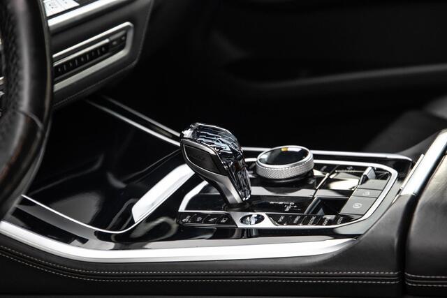 BMW X5 xDrive45e High Executive SKYLOUNGE / LASER / 4WIELSTURING / DIMAND POOK / LEDER / MAXTON / M PAKKET