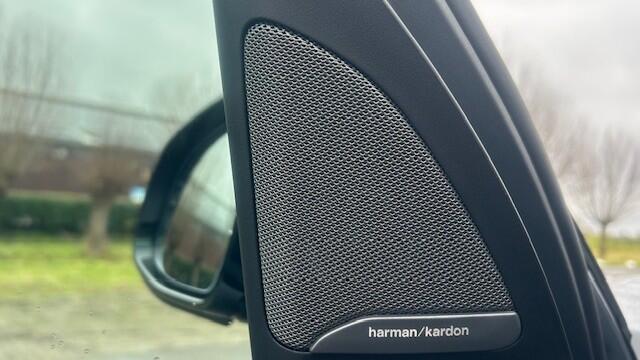 BMW X5 xDrive50e M SPORTPAKKET, FULL OPTIONS!! LUCHTVERING, NAVIGATIE PREMIUM, APPLE CARPLAY, NAPPA LEDER, STOEL EN ACHTERBANK VERWARMING, HEAD-UP DISPLAY, ELEC. PANORAMADAK, ELEC. WEGKLAPBARE TREKHAAK, 22" M-SPORT L/M VELGEN, ENZ. ENZ. NIEUWPRIJS ¤131.000,-!!