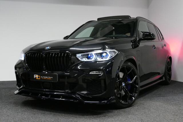 BMW X5 xDrive45e M Sport / Maxton Design Bodykit V.2 / Panoramadak / Achterasbesturing / BMW Laser Light / Elektr. verstelbare voorstoelen + memory / Stoelkoeling + -verwarming / Soft Close / Ambienteverlichting / HUD / Rondomzichtcamera / Apple Carplay - Androi