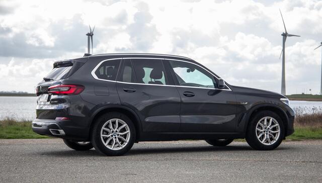 BMW X5 xDrive45e High Executive CARPLAY / CAMERA / DEALER ONDERHOUDEN / BRUIN LEER / STOELVERWARMING