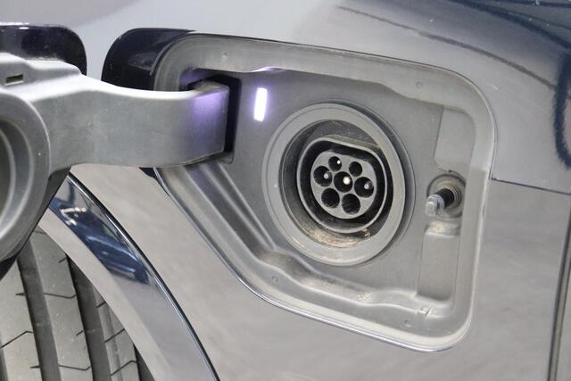 BMW X5 xDrive45e High Executive M Sport Pakket Automaat / Live Cockpit Professional / Head-Up Display / Driving Assistant Professional / Warmtecomfortpakket / Stoelventilatie / Luchtvering / 22 Inch / Panoramadak / M Sportremsysteem / Adaptieve LED-koplamp / Com