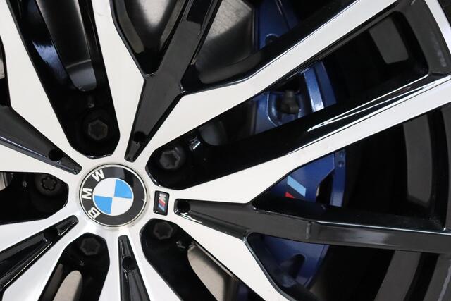 BMW X5 xDrive45e High Executive M Sport Pakket Automaat / Live Cockpit Professional / Head-Up Display / Driving Assistant Professional / Warmtecomfortpakket / Stoelventilatie / Luchtvering / 22 Inch / Panoramadak / M Sportremsysteem / Adaptieve LED-koplamp / Com