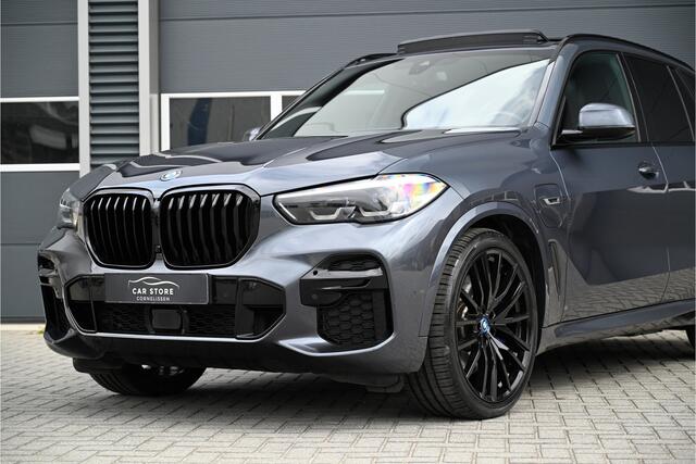 BMW X5 xDrive45e M-SPORT / PANO / TREKHAAK / MEMORY / 22" / DEALERONDERHOUDEN / ARCTIC GREY / TOPSTAAT