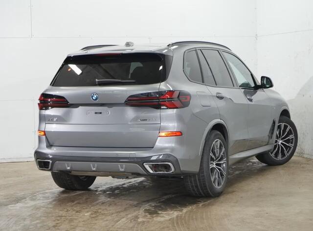 BMW X5 xDrive50e M-Sport 489 PK ACC Head-Up Panoramadak Trekhaak 360 Camera Soft Close Harman Kardon